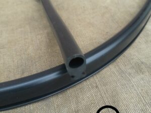 Windscreen frame lower rubber KdF